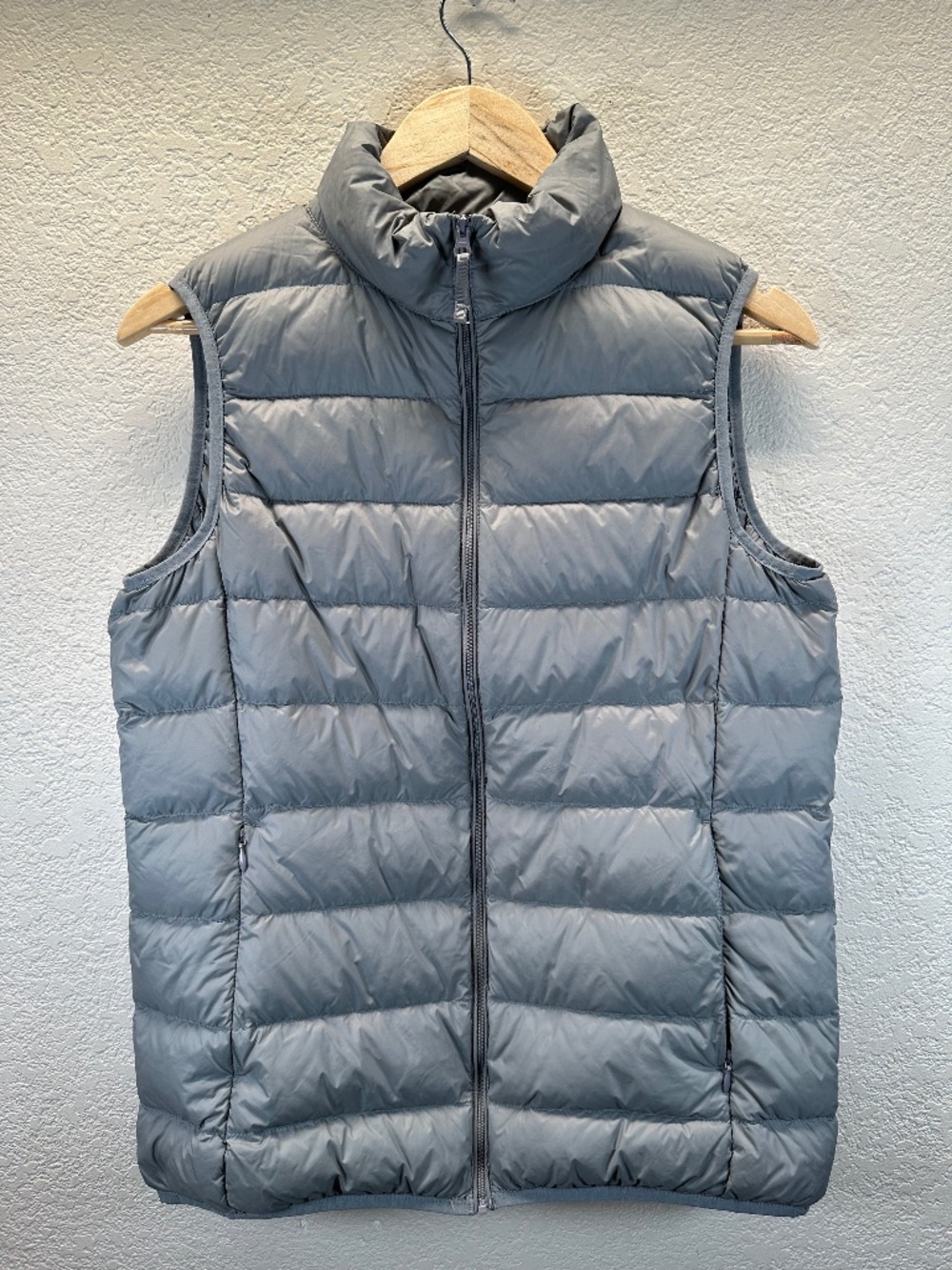 Quince Lightweight Filling 90/10 Down Puffer Vest Womens M Athleisure Packable